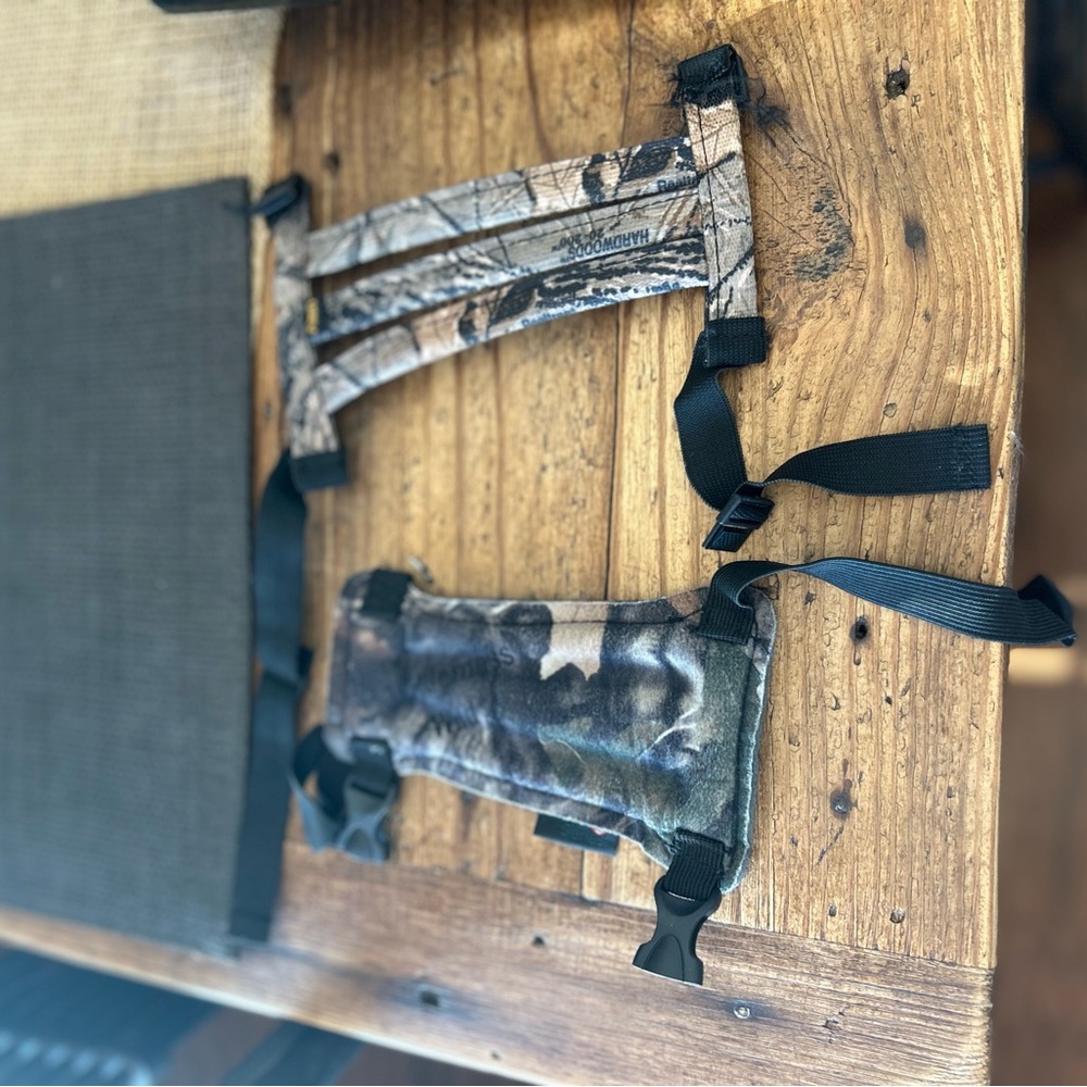 ***FREE*** Camo Bow Hunting Arm Guards